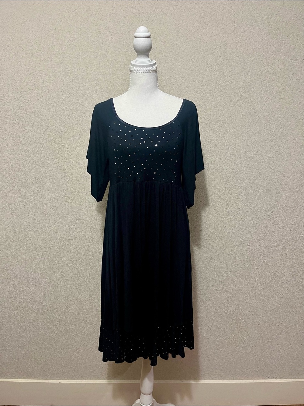 Rhonda Shear Black Short-Sleeve Embellished Women's Dress